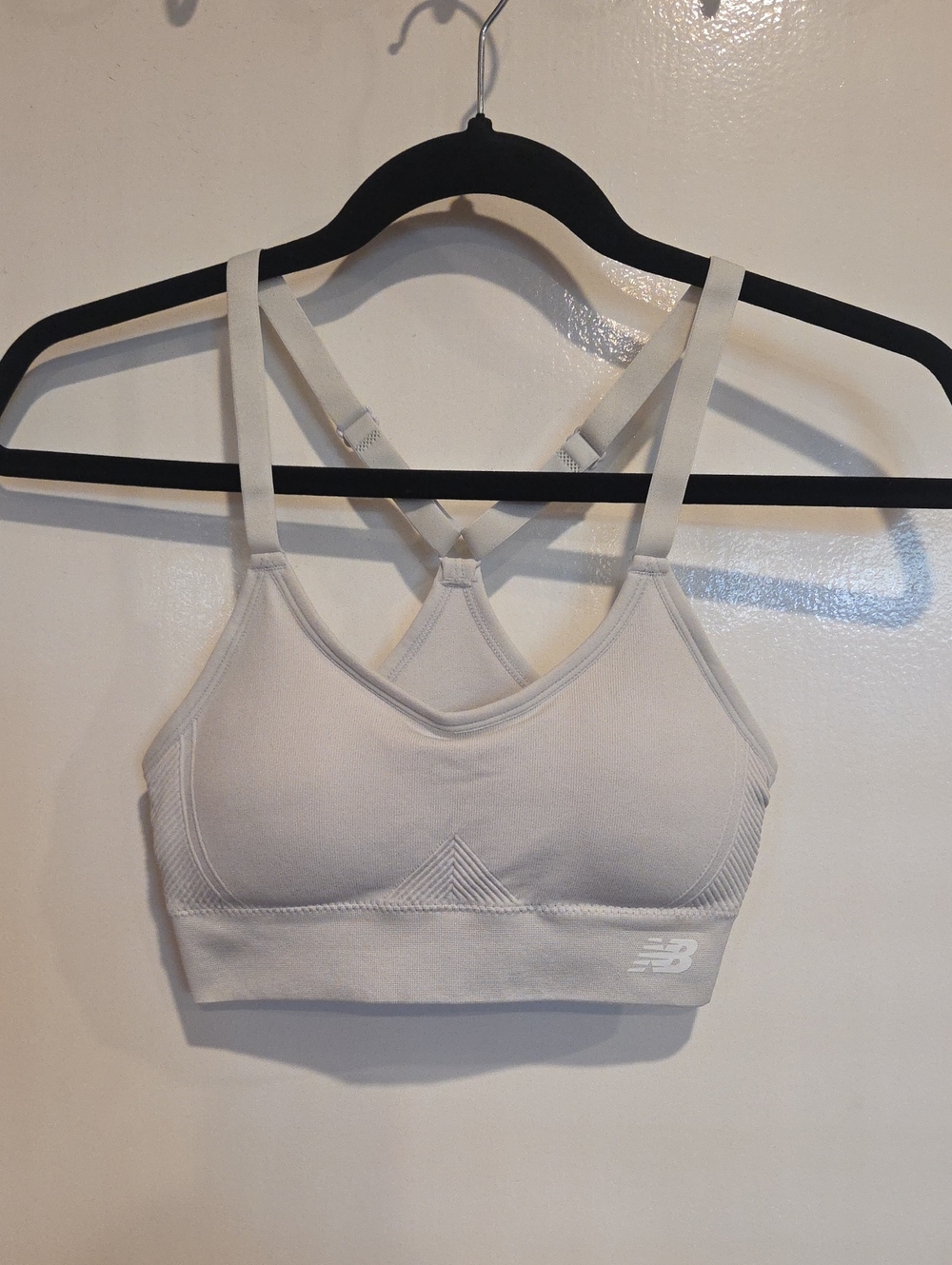 New Balance Cream Seamless Strappy Sports Bra. Size Small